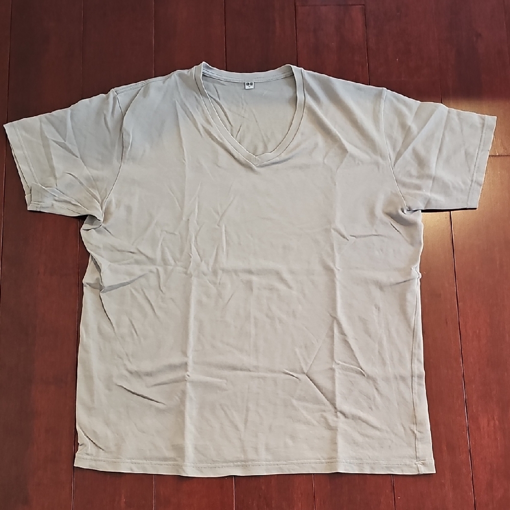 Uniqlo Men's Light Beige Short Sleeve Tee